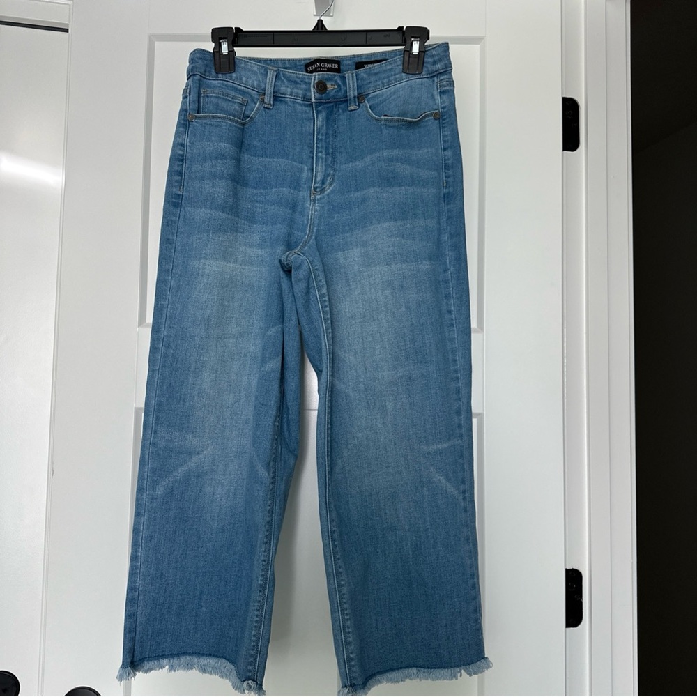 Stylish Blue Cropped Jeans for Women